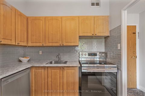 Photo 9 at 105 - 20 Fashion Roseway, Willowdale East, Toronto