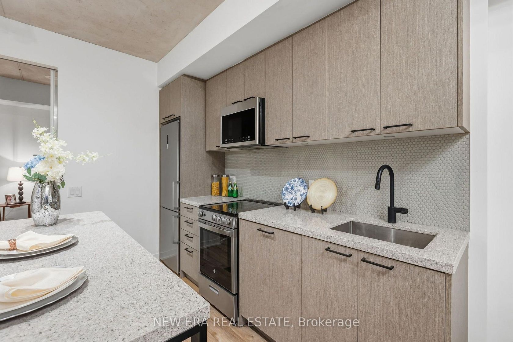 301 - 1808 St. Clair Avenue W, Pellam Park, Toronto photo 2