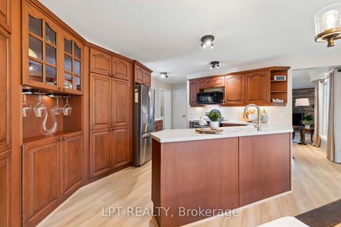Photo 10 at 204 The Queensway S, Keswick South, Georgina
