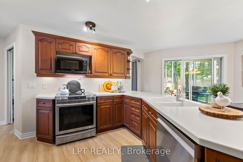 Photo 11 at 204 The Queensway S, Keswick South, Georgina