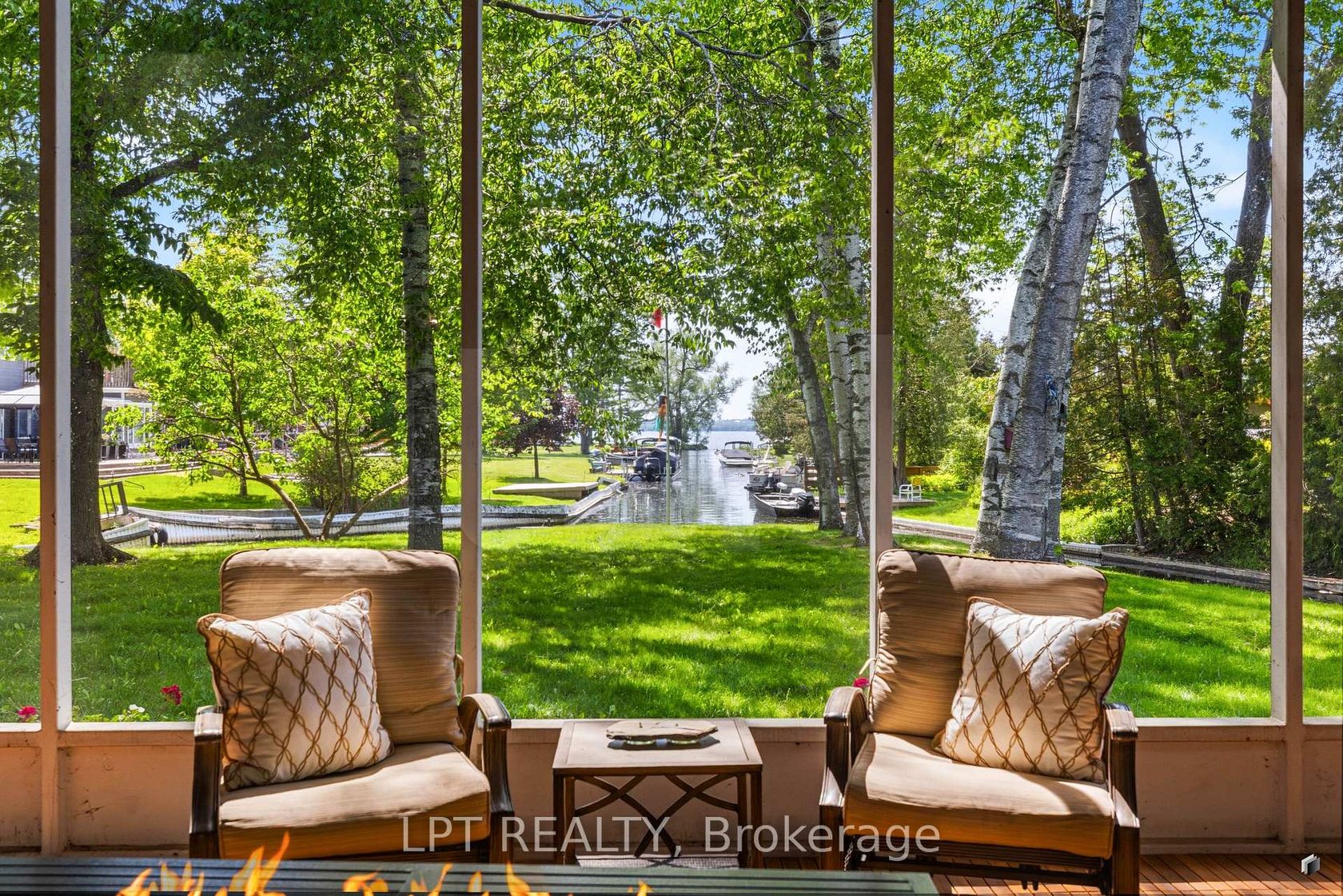 204 The Queensway S, Keswick South, Georgina photo number 2