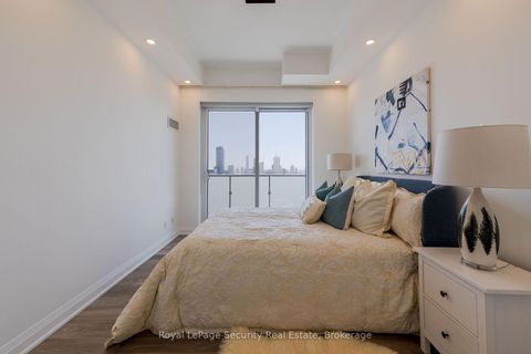 Photo 13 at 5301 - 1080 Bay Street, Bay Street Corridor, Toronto