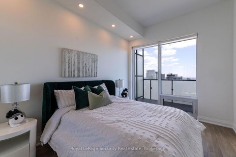 Photo 15 at 5301 - 1080 Bay Street, Bay Street Corridor, Toronto