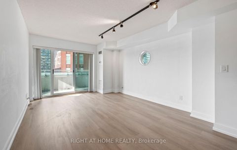 Photo 7 at 219 - 600 Queens Quay, Waterfront Communities C1, Toronto
