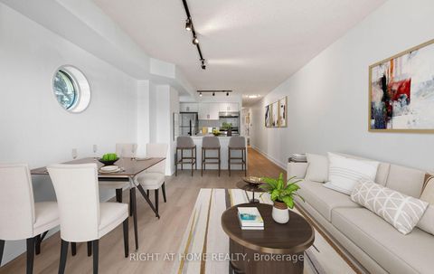 Photo 11 at 219 - 600 Queens Quay, Waterfront Communities C1, Toronto