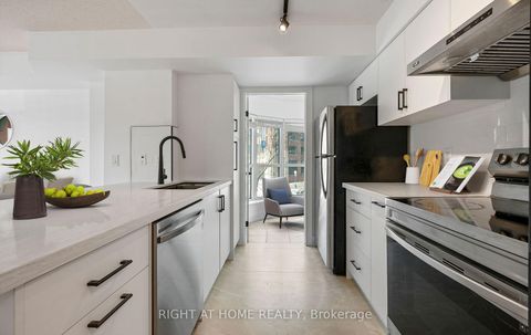 Photo 14 at 219 - 600 Queens Quay, Waterfront Communities C1, Toronto