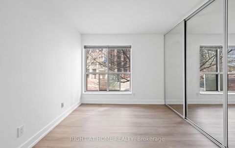 Photo 19 at 219 - 600 Queens Quay, Waterfront Communities C1, Toronto