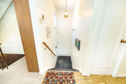 Photo 2 at 19 Candy Court Way, Newtonbrook West, Toronto