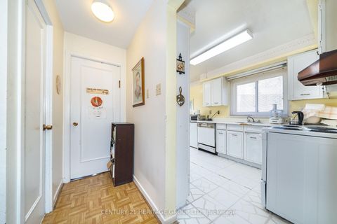 Photo 4 at 19 Candy Court Way, Newtonbrook West, Toronto