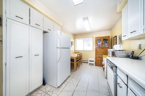 Photo 6 at 19 Candy Court Way, Newtonbrook West, Toronto