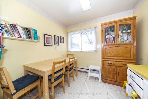 Photo 7 at 19 Candy Court Way, Newtonbrook West, Toronto