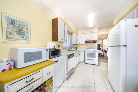 Photo 8 at 19 Candy Court Way, Newtonbrook West, Toronto