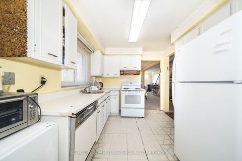 Photo 9 at 19 Candy Court Way, Newtonbrook West, Toronto