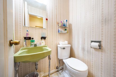 Photo 10 at 19 Candy Court Way, Newtonbrook West, Toronto