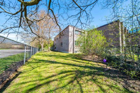 Photo 42 at 19 Candy Court Way, Newtonbrook West, Toronto