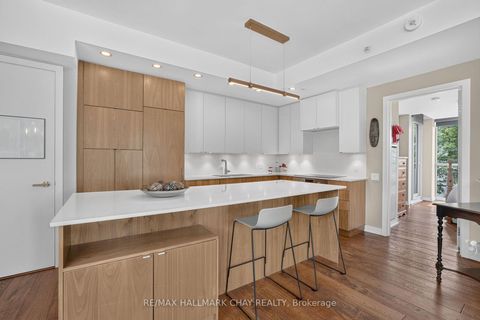 Photo 8 at 523 - 38 Howard Park Avenue, Roncesvalles, Toronto