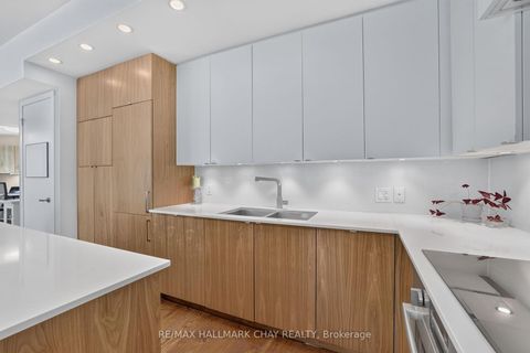 Photo 10 at 523 - 38 Howard Park Avenue, Roncesvalles, Toronto