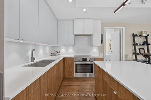 Photo 11 at 523 - 38 Howard Park Avenue, Roncesvalles, Toronto