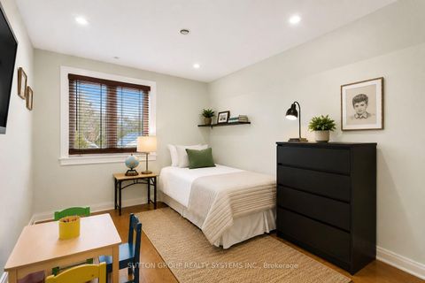 Photo 16 at 32 Green Lanes, City Centre West, Toronto