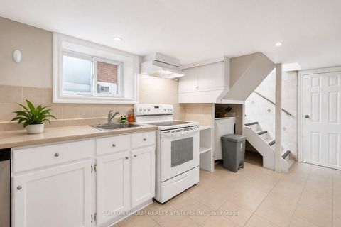 Photo 24 at 32 Green Lanes, City Centre West, Toronto