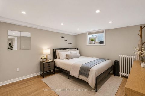 Photo 26 at 32 Green Lanes, City Centre West, Toronto