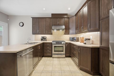 Photo 7 at 114 Bellini Avenue, Vellore Village, Vaughan