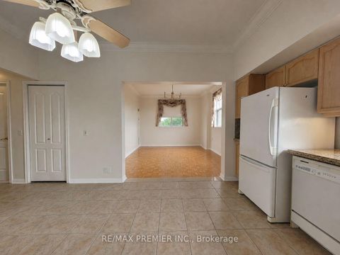 Photo 14 at 502 - 2506 Rutherford Road, Maple, Vaughan