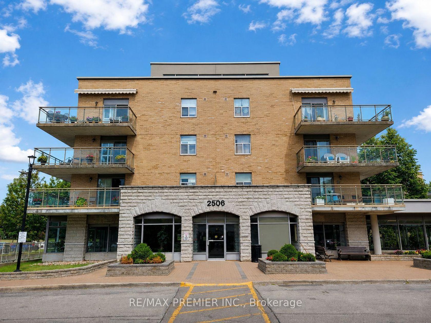 502 - 2506 Rutherford Road, Maple, Vaughan photo number 2