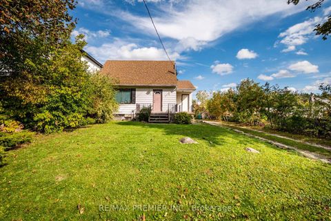 Photo 1 at 3 Parker Avenue, Oak Ridges, Richmond Hill