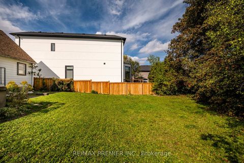 Photo 9 at 3 Parker Avenue, Oak Ridges, Richmond Hill