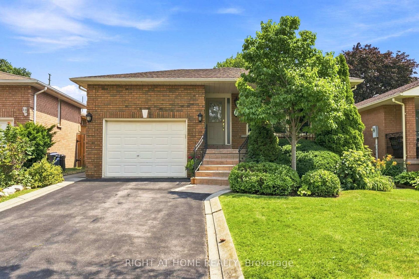 39 Dante Court, East Woodbridge, Vaughan photo 2