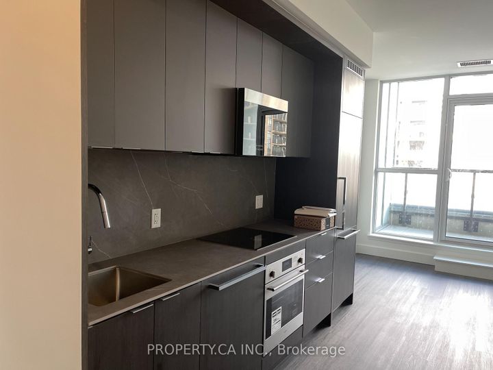 Photo 5 at 224 - 6 Greenbriar Road, Bayview Village, Toronto