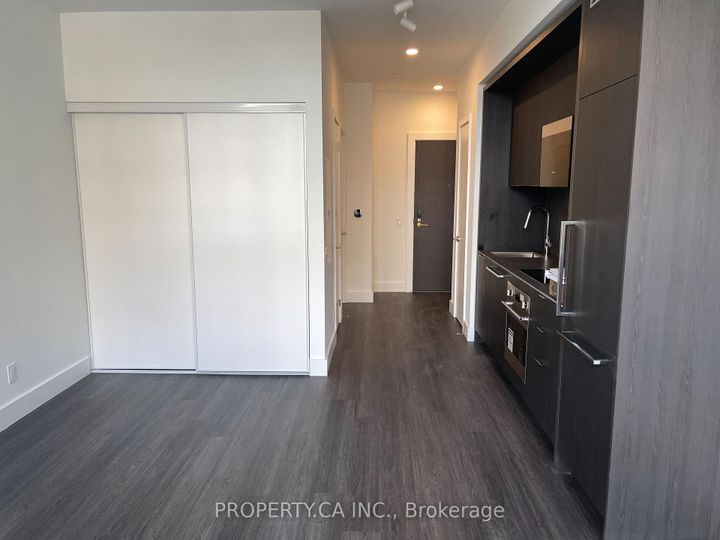 Photo 6 at 224 - 6 Greenbriar Road, Bayview Village, Toronto