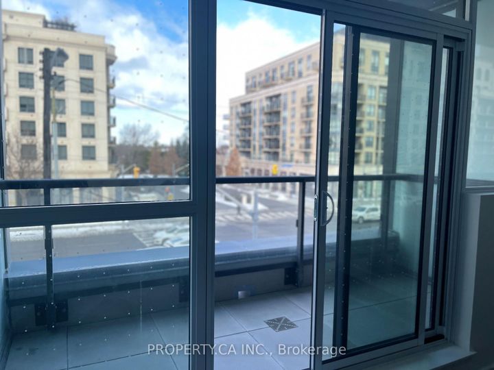 Photo 7 at 224 - 6 Greenbriar Road, Bayview Village, Toronto