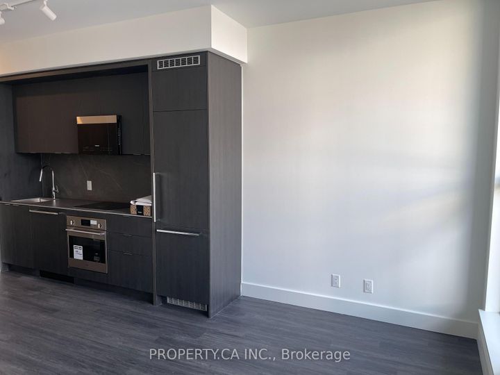 Photo 8 at 224 - 6 Greenbriar Road, Bayview Village, Toronto