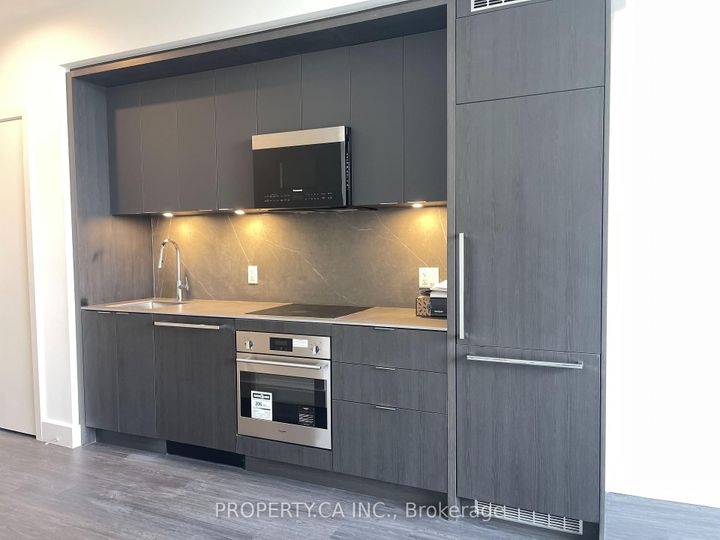 Photo 11 at 224 - 6 Greenbriar Road, Bayview Village, Toronto