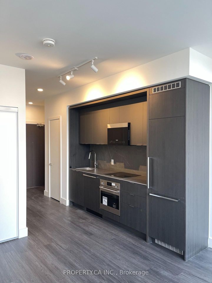 Photo 12 at 224 - 6 Greenbriar Road, Bayview Village, Toronto