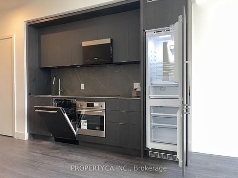 Photo 10 at 224 - 6 Greenbriar Road, Bayview Village, Toronto