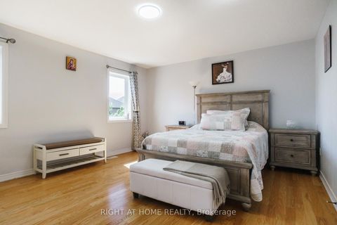 Photo 10 at 139 Bellini Avenue, Vellore Village, Vaughan