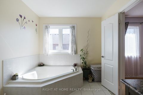 Photo 12 at 139 Bellini Avenue, Vellore Village, Vaughan