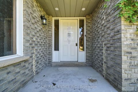 Photo 4 at 39 Camrose Drive, Keswick South, Georgina
