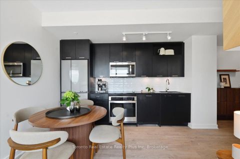 Photo 13 at 304 - 120 Eagle Rock Way, Rural Vaughan, Vaughan