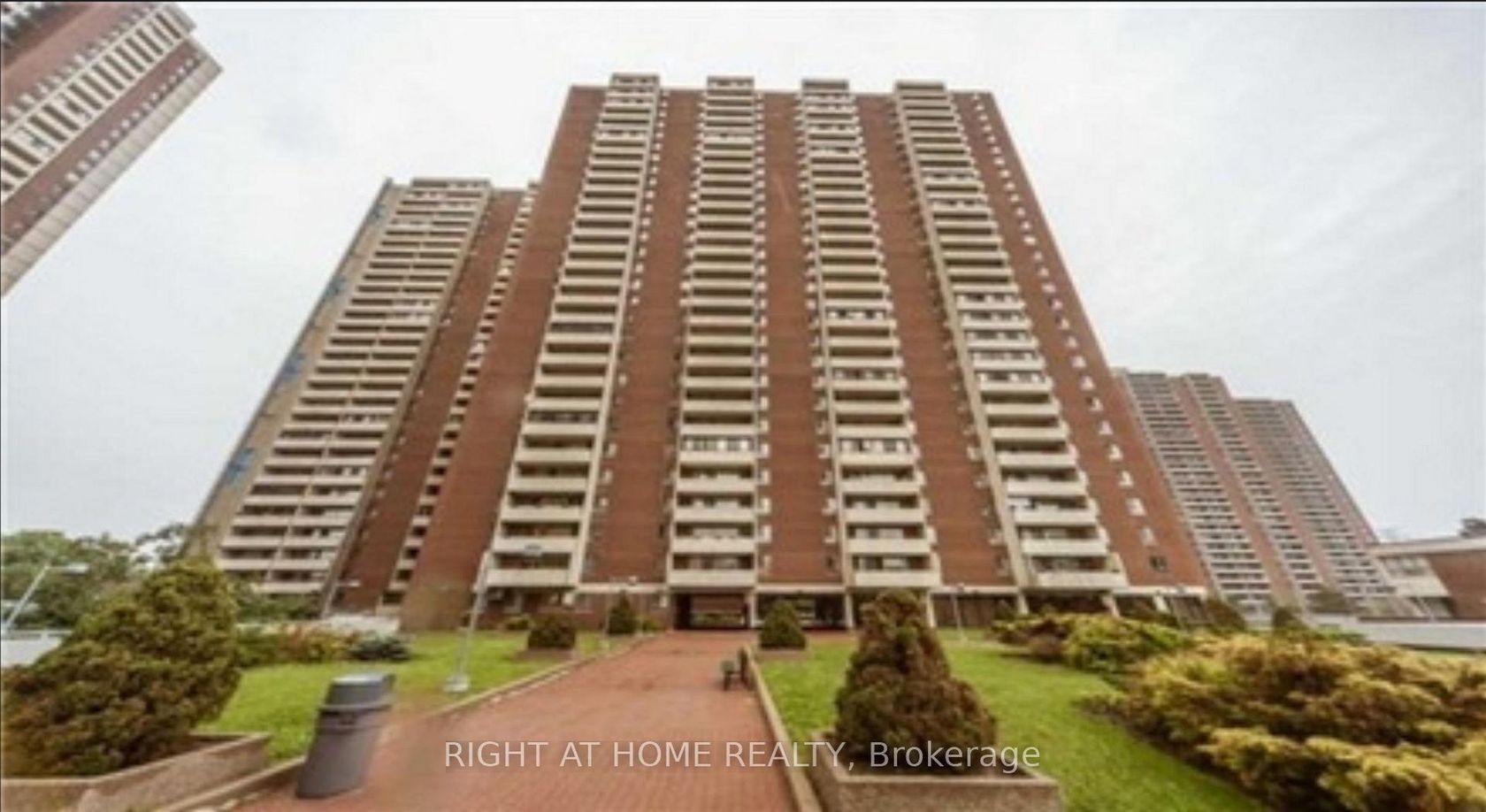 2819 - 1 Massey Square, Crescent Town, Toronto photo 0