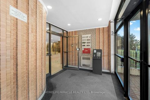Photo 4 at 903 - 40 Panorama Court, Jamestown, Toronto