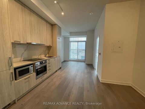 Photo 2 at 521 - 10 Honeycrisp Crescent, Vaughan Corporate Centre, Vaughan