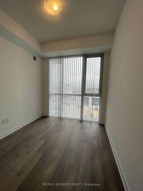 Photo 3 at 521 - 10 Honeycrisp Crescent, Vaughan Corporate Centre, Vaughan