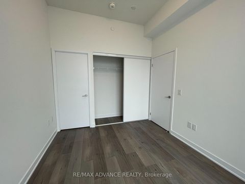 Photo 4 at 521 - 10 Honeycrisp Crescent, Vaughan Corporate Centre, Vaughan