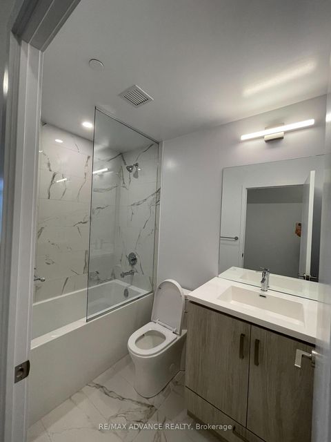 Photo 6 at 521 - 10 Honeycrisp Crescent, Vaughan Corporate Centre, Vaughan