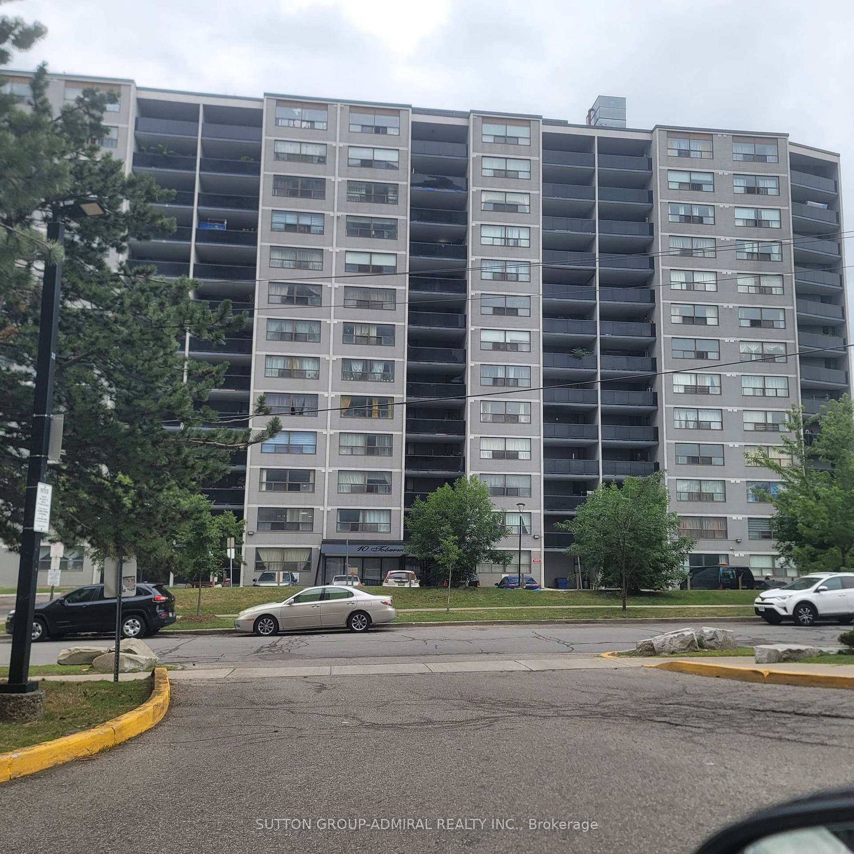 802 - 10 Tobermory Drive, Black Creek, Toronto photo 4