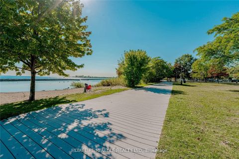 Photo 30 at 1928 Lakeshore Boulevard W, Swansea, Toronto